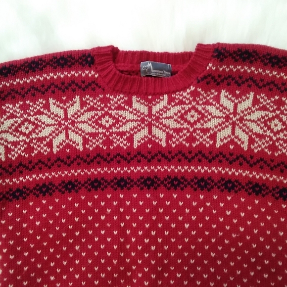 VINTAGE||💯%Wool || Crew Neck Sweater - Picture 11 of 12